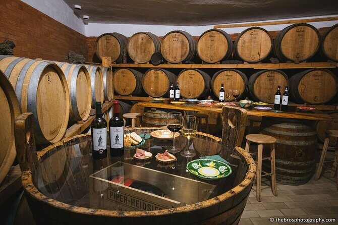 2-hour tasting of 5 wines in Sorrento - Why the small group (max 12) makes a difference