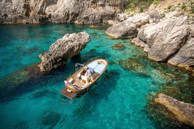 3-hour private boat tour of Capri - Meeting point and how the day stays simple