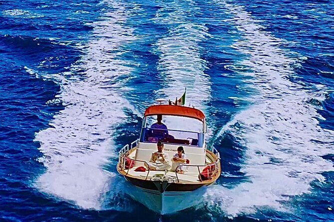 3-hour private boat tour of the island of Capri - Private Capri, Up to 5 People on a 3-Hour Circuit