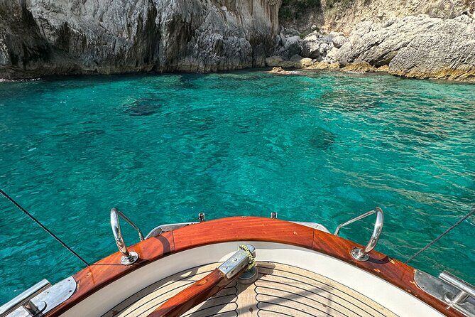 3 hour private boat tour on the island of Capri - I Faraglioni and Villa Malaparte: photo time with a real sea perspective