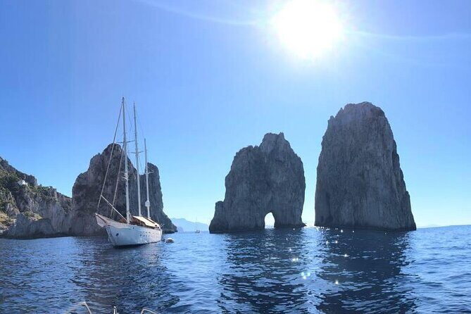 A special 2 days Mini Cruise: Capri Island and the Amalfi Coast - Your private boat and cabin: what the included comforts actually mean
