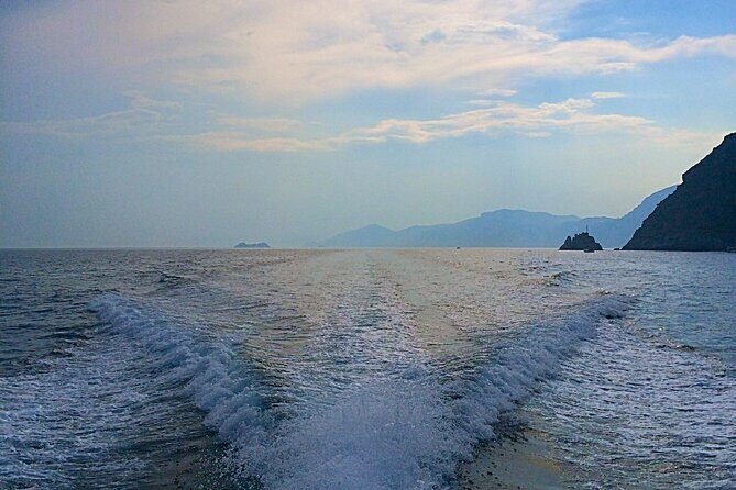 Amalfi Coast 7-hour Private Boat Rental in Maiori or Minori - Handling crowd days and boat traffic without ruining your vibe