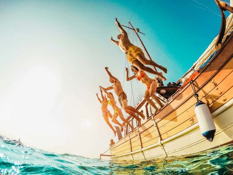 Amalfi Coast: Boat and Snorkeling Tour with Fruit & Drinks - Getting on board: Amalfi Darsena pier and your Gozzo day