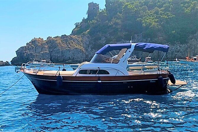 Amalfi Coast Full Day Private Boat Tour (cabin+restroom on board) - Sea-only lunch in private bays: how to make the day feel effortless