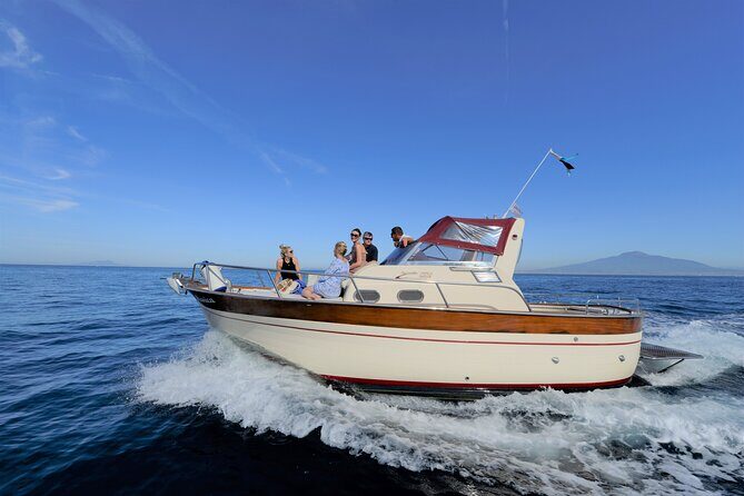 Amalfi Coast Private Boat Day Tour from Sorrento - Private boat size on the Gozzo Jeranto 750: what 6 passengers changes