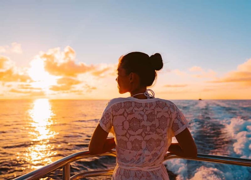 Amalfi: Sunset Boat Tour with Fruit and Drinks - Where you meet in Amalfi (and how to find the right pier)