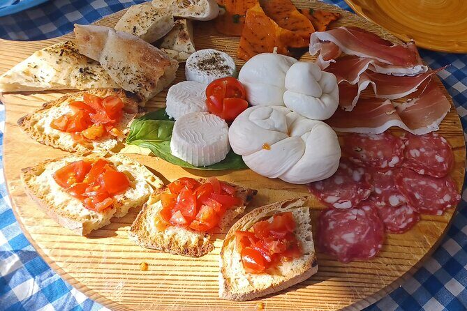 Authentic Farm Tour with Pizza, Cheese, Wine & Limoncello Tasting - Lunch at the agriturismo: what’s included and what to expect