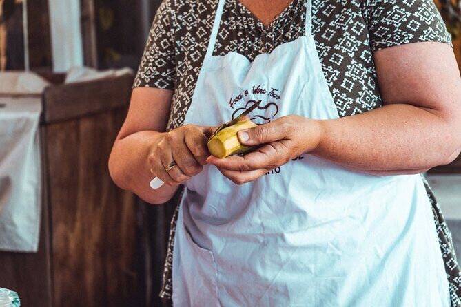 Authentic Pasta Cooking Class in Sorrento with Wine - Group size, teaching style, and English support
