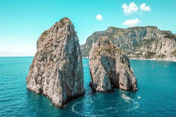 Capri boat excursion - The Musical Boat Factor: Bluetooth Speaker on the Water