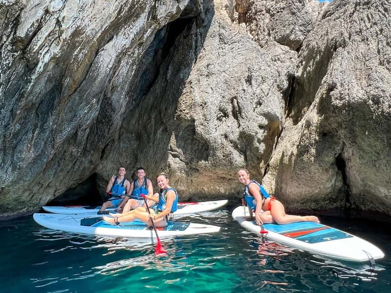 Capri: Caves and Beaches Paddle Board Tour. Photos included - The first moments: class, safety briefing, and comfy gear