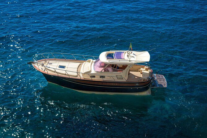 Capri: discover the beauties of the island aboard a Luxury Boat - Capri Time on Land: Piazzetta, 4 Hours of Freedom, and Lunch on Your Terms
