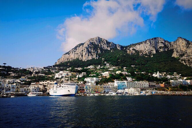 Capri: discover the beauties of the island aboard a Luxury Boat - The Captain and Crew Factor: Why Matteo and David Get Mentioned