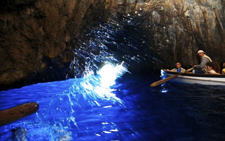 Capri: DIY Day Trip with Blue Grotto, Funicular & Lunch - Funicolare down to Marina Grande: last step before your ferry plans