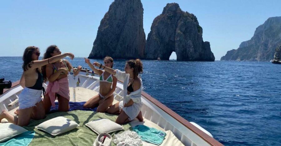 Capri: Island and Grottos Boat Cruise with Snacks and Drinks - Key things to know before you board
