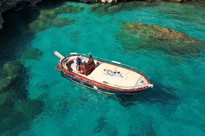 Capri Samba Boat Tour, Sail in Style by Boat. - Villa Malaparte in ten minutes: modern architecture on a knife-edge