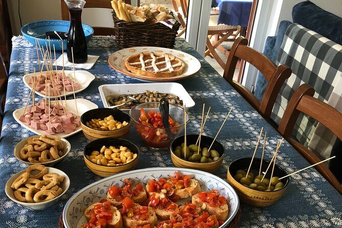 Cook Like a Local: Craft a Neapolitan Feast in Sorrento - Where you start and where you end: Via Pigna and back again
