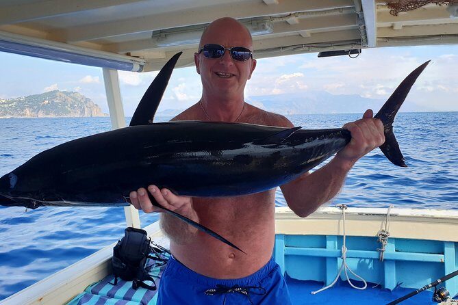 Fishing and Tourism in Capri - The cruise to Capri: views plus a real sense of place
