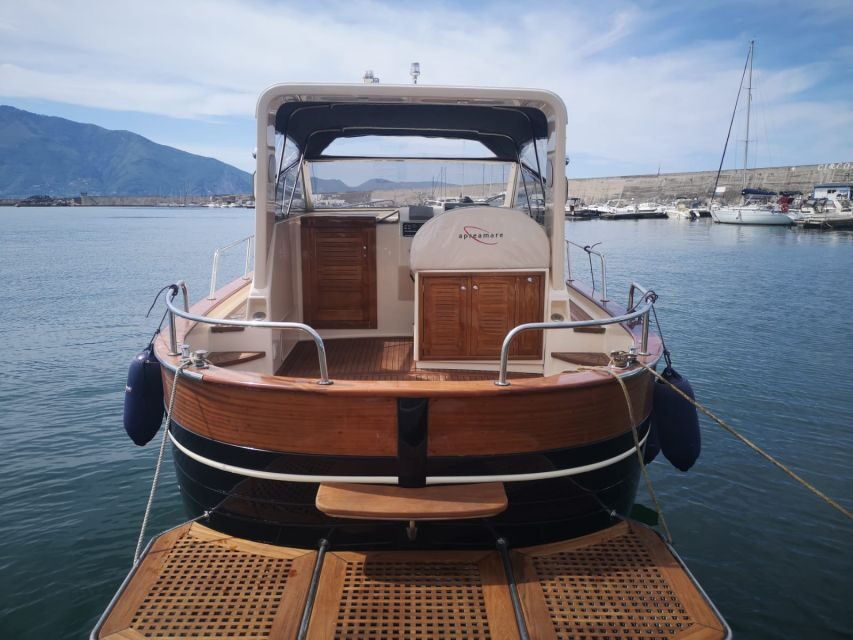From Naples: Boat Tour to Capri Island with Aperitiv - Capri Town Time: 3 Hours to Get Oriented