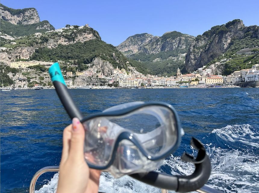 From Positano: Half-Day Amalfi Coast Boat Tour & Snorkeling - From Positano to Praiano: the coast starts doing its job