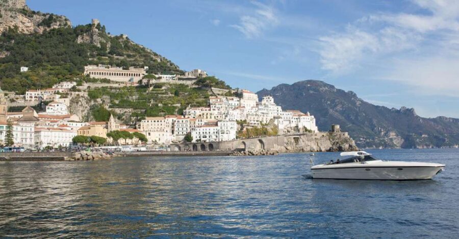 From Positano: Private Boat Tour to Capri or Amalfi - Lunch stops and timing: how to use your hour well