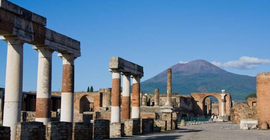 From Sorrento: 4-Hour Pompeii Group Excursion - From Sorrento by air-conditioned bus and a clear meeting point