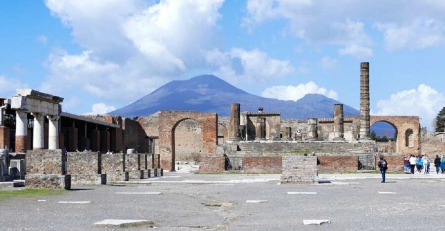 From Sorrento: Day Tour to Pompeii Ruins and Mount Vesuvius - How the skip-the-line Pompeii visit works