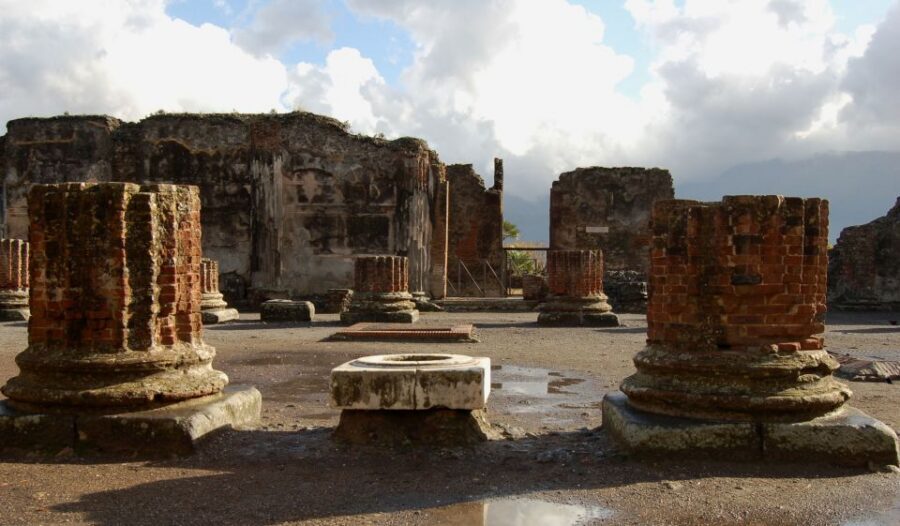 From Sorrento: Herculaneum and Pompeii Group Excursion - Frescoes and preserved interiors: what to look for without getting overwhelmed