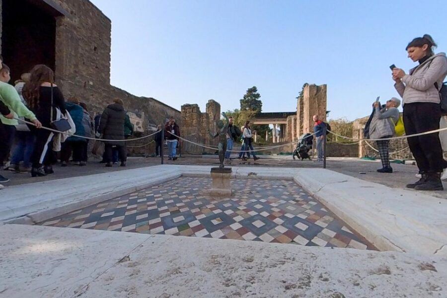 From Sorrento: Pompeii and Vesuvius Guided Tour with Lunch - The bus ride, the pace, and what to wear (so the day feels good)