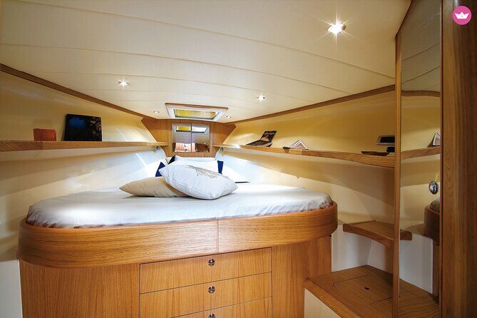 Full day in Capri with Fratelli Aprea 32 Feet - Drinks, comfort, and the kind of crew that keeps things easy