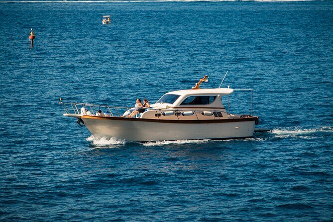 Full-Day Private Guided Boat Tour in Amalfi - Stop 3: Conca dei Marini and a Beach Meal Stop at La Tonnarella