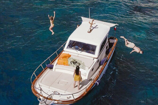 Full-Day Private Guided Boat Tour in Amalfi - Stop 5: Spiaggia di Tordigliano Cove for a Dip and a Fresh Drink