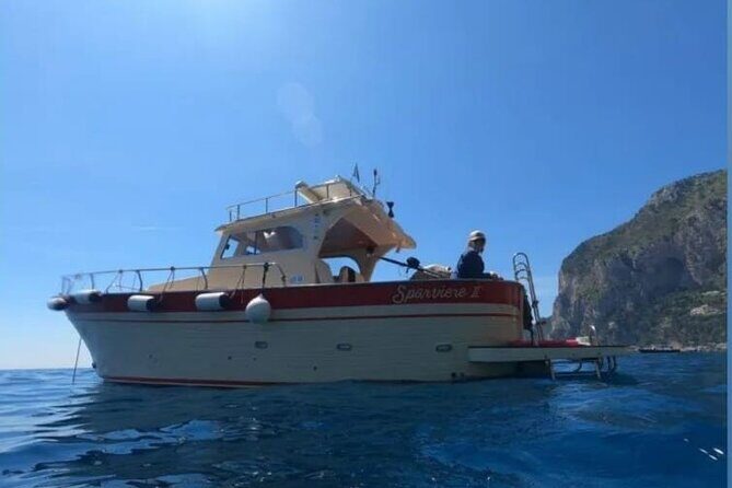 Group Capri tour , visit of caves, fishing legend and swimming - Why this Capri boat day works better than hopping around
