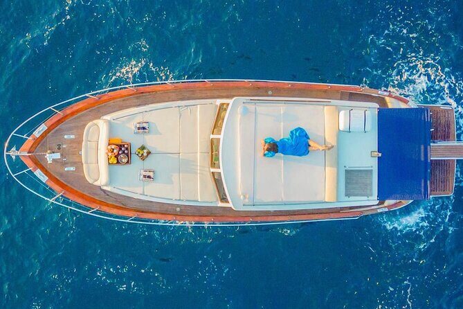 Guided day by boat to the Secrets of the Island of Capri - Elephant-shaped natural arch and the Faraglioni: wish-making at eye level