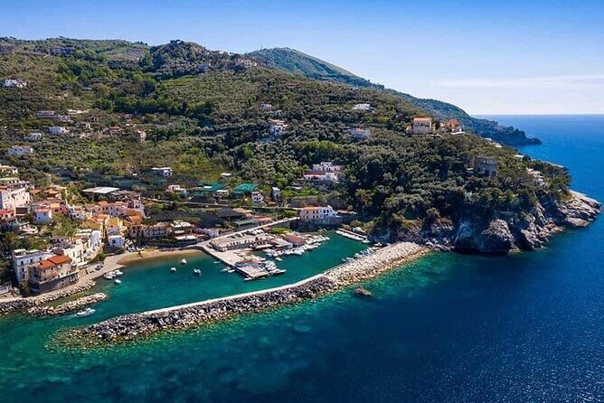Guided day by boat to the Secrets of the Island of Capri - Capri port and Regina Giovanna baths: a shore moment without going full-city