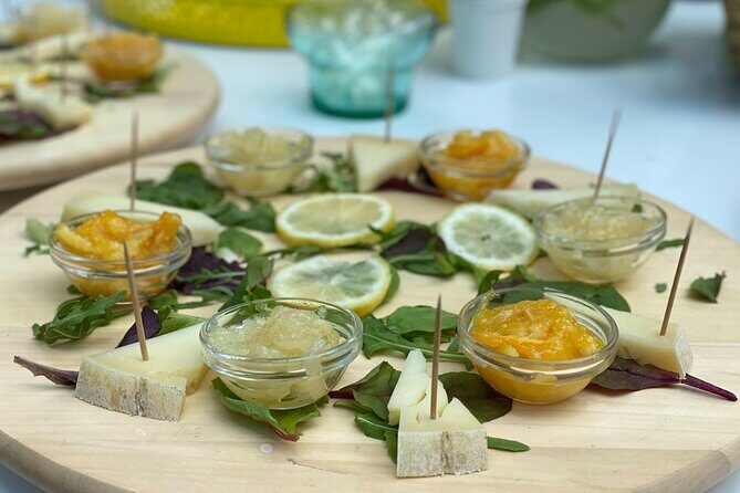 Guided tour of a historic lemon grove in Sorrento - The 45-minute flow: what happens from the first step to the tasting