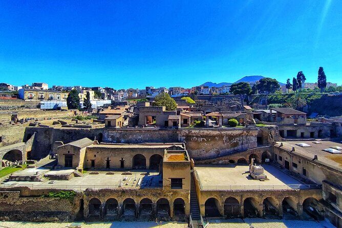 Guided Tour of Pompeii and Herculaneum with Lunch and Ticket - Guides and pacing: what makes the difference on a long day