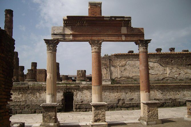 Guided Tour of Pompeii and Herculaneum with Lunch and Ticket - Should you book this Pompeii and Herculaneum tour?