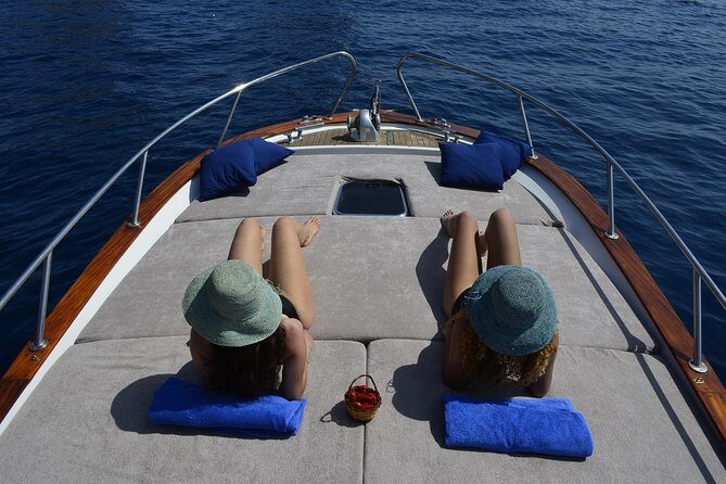 Half day tour of Capri by private boat - Green Cave, Natural Arch, and Villa Malaparte from the sea
