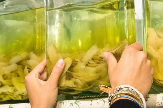 Learn how to make Amalfi limoncello - Sweet pairings in Amalfi: lemon cake, chocolate with limoncello, and more