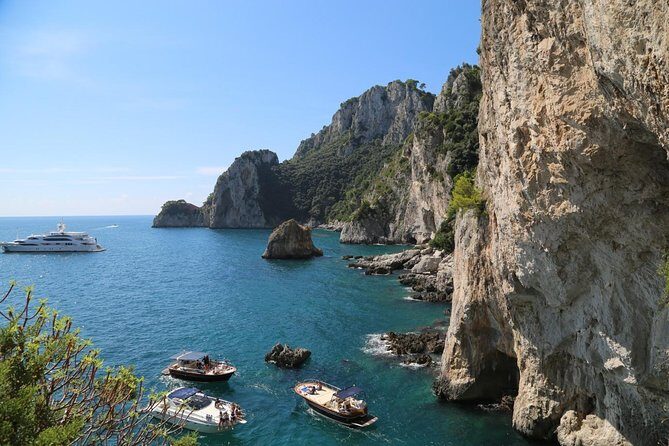 Li Galli Islands and Capri Small Group Boat Tour from Amalfi - Group size, comfort, and small annoyances to know about