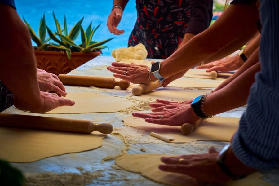Pizza pasta e sorrento traditional cuisine 100% hands on - Neapolitan pizza: knead, shape, and bake like a local
