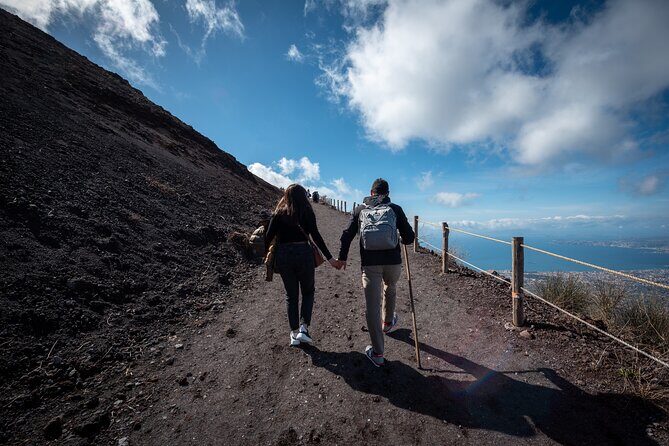Pompeii and Vesuvius Small Group Tour from Sorrento with Pizza - Lunch at Ristorante Kona: simple, filling, and easy to reset