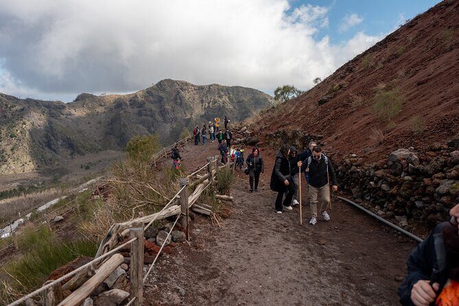 Pompeii and Vesuvius Small Group Tour from Sorrento with Pizza - Guides and drivers: why the day’s tone depends on them