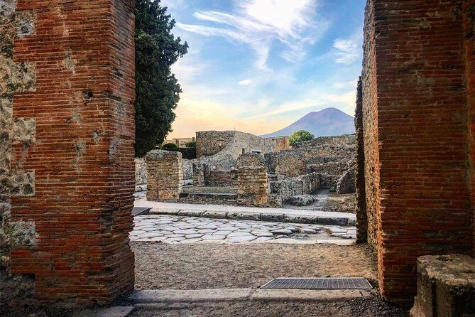 Pompeii Guided Tour From Sorrento Coast - The 2-Hour Pompeii Walk Through the Western City