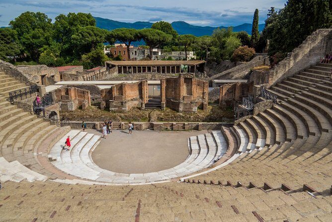 Pompeii, Herculaneum and Winery on Vesuvius with an Archaeologist - Pompeii and Herculaneum: two ruins, two very different vibes