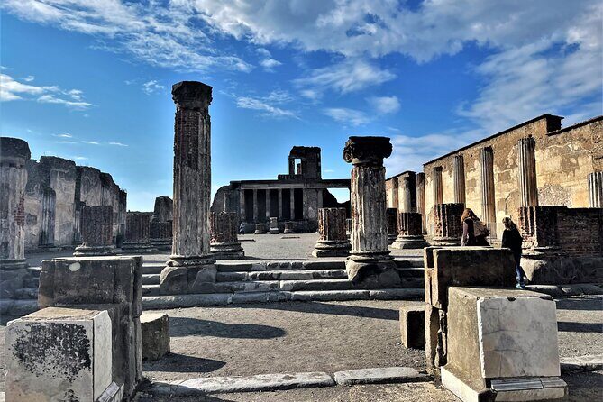 Pompeii & Vesuvius with Lunch & Wine Tasting from Amalfi Coast - Pompeii with an archaeological guide: what you’ll actually see in 2 hours