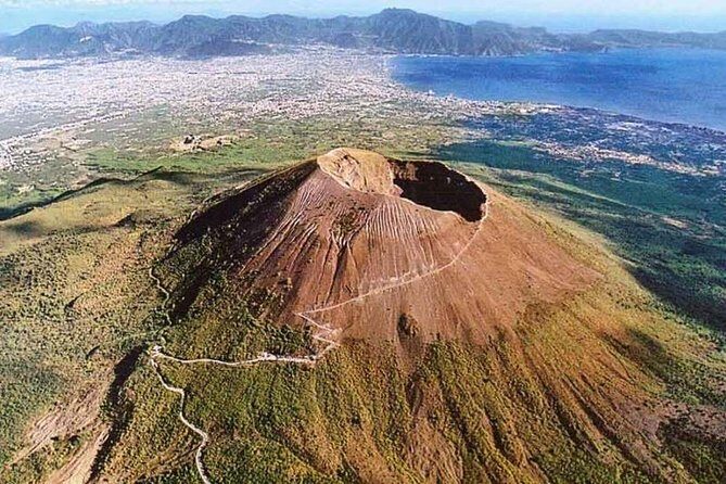 Pompeii & Vesuvius with Lunch & Wine Tasting from Positano - Pompeii highlights: Basilica and Forum with a guided plan