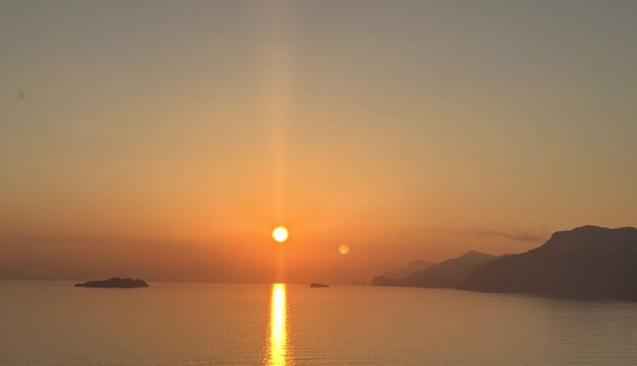 Positano: Amalfi Coast Sunset Group Boat Tour with Prosecco - Checking In at Spiaggia Grande Without Stress