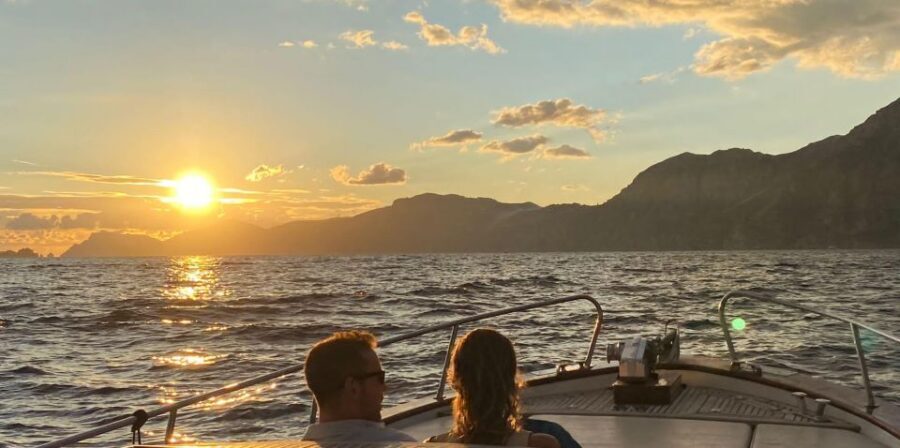 Positano: Amalfi Coast Sunset Group Boat Tour with Prosecco - Fiordo di Furore: The Photo Stop That Changes the Mood