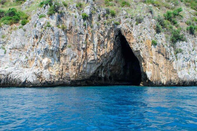 Private boat tour along the coast of Capri : 2 hours of beauty - How This Private Capri Boat Tour Feels in Real Life